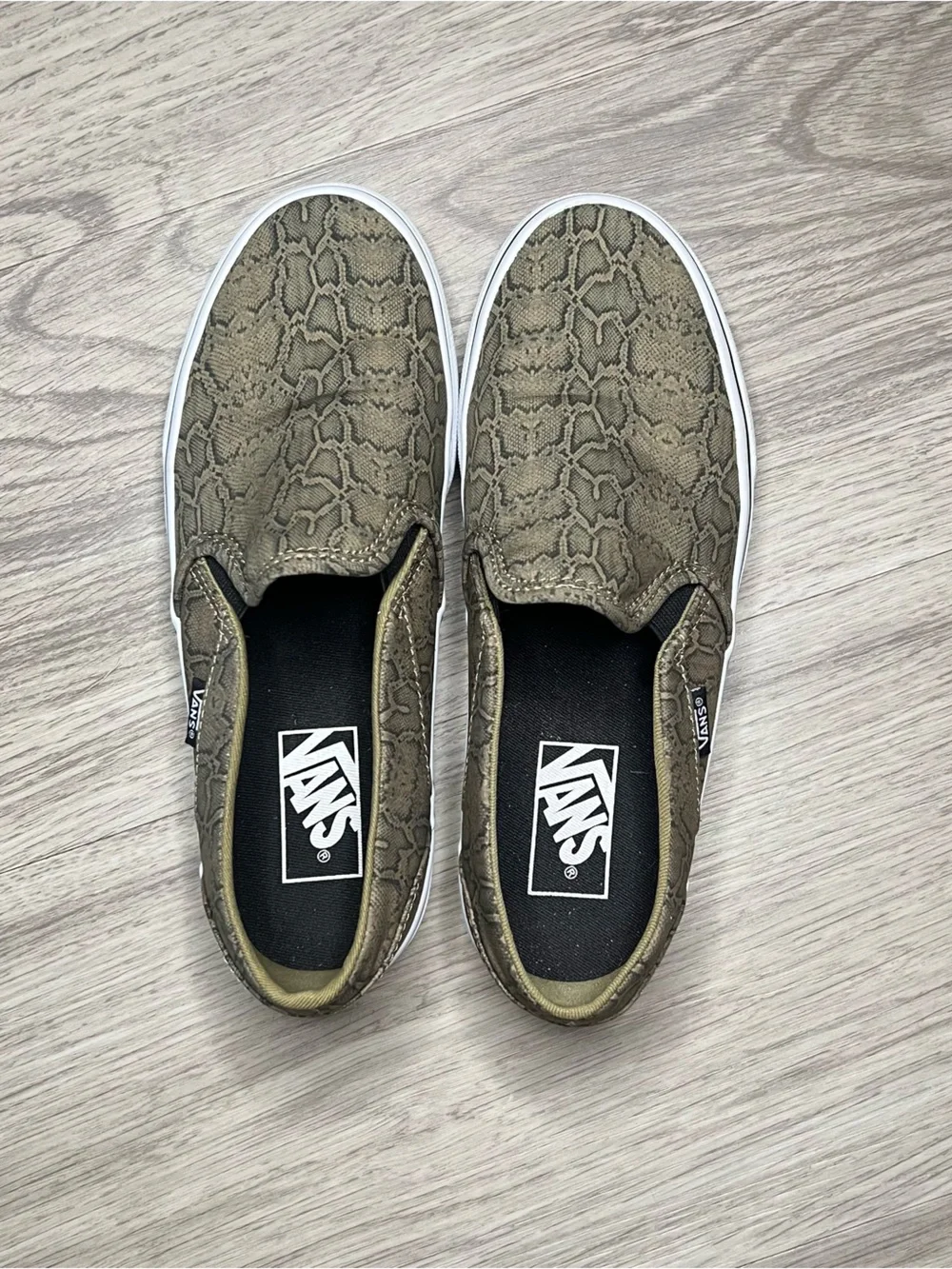 Vans Women's Asher Olive Snake Print Slip On Skate Shoes Sz 7.5 721356 Sneaker